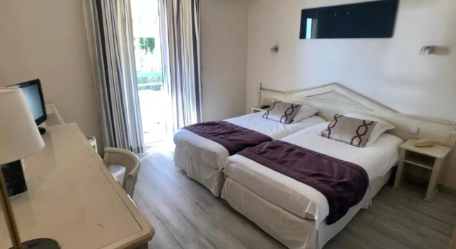 Двухместный номер Standard с частичным видом на море Hôtel Méditerranée