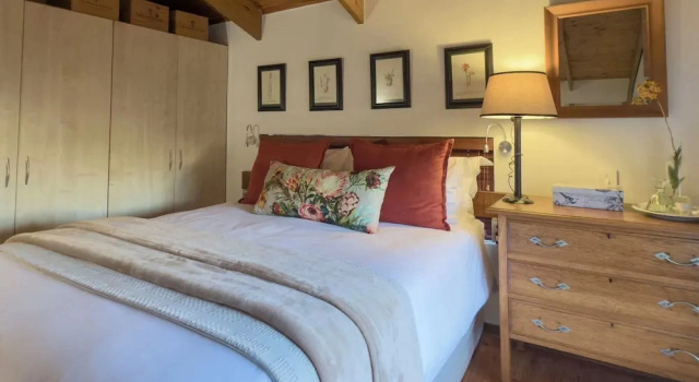 Апартаменты Theebos Anneline's Self Catering Apartments