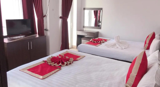 Четырёхместный номер Standard с балконом Hotel Đạt Thiên An