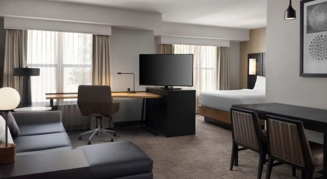 Residence Inn Stockton, Buchen Sie Hotel Hotels in Stockton mit Pool, Schwimmbad