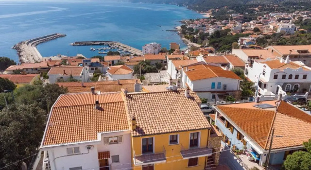 Коттедж с 3 комнатами Casa Con Vista Mare