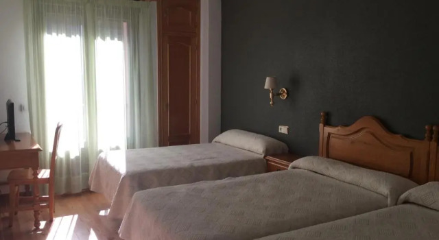 Hotel Cinco Castaños, Book Hotel Hoteller i Castile and Leon med pool, Swimmingpool