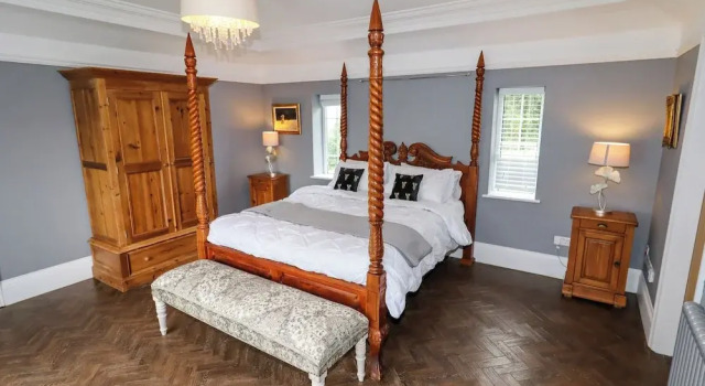 The Manor House Skerry Vore, Забронировать Дом для отпуска Коттеджи Сноудония, Коттедж