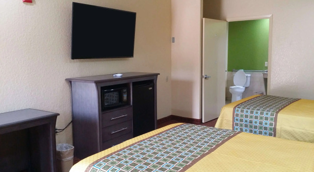 Четырёхместный номер Standard Americas Best Value Inn & Suites Northeast Houston