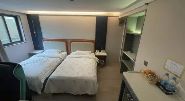 Кровать в общем номере Tiger Shark E-sports Hotel