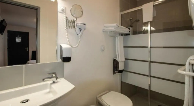 Номер Comfort Hôtel Le 15 Périgueux - proximité A 89