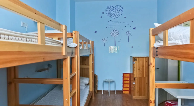 Tianjin Three Brothers Youth Hostel, Забронировать Хостел Тяньцзинь Тяньцзинь, рядом с Стадион «Миньюань»