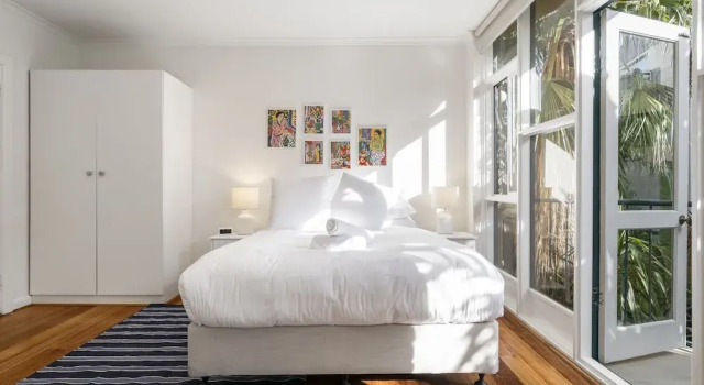 Seaside 1-bed Stay Near Cafes & Attractions, Book Apartment Melbourne 