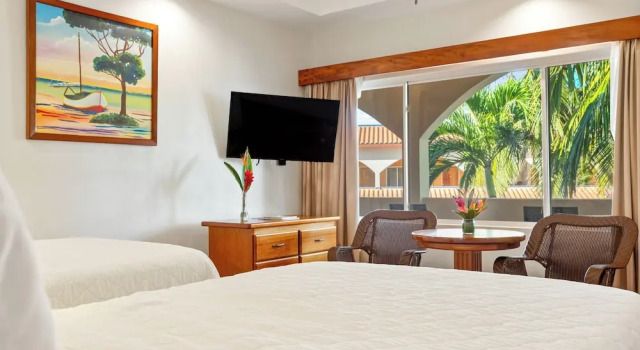 Четырёхместный номер Standard SunBreeze Hotel