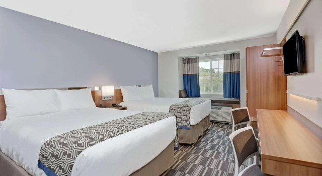 Четырёхместный номер Standard Microtel Inn & Suites by Wyndham Philadelphia Airport Ridley Park