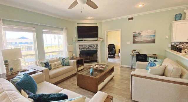 Stay Salty 3 Bedroom Home by RedAwning, Book Feriehus Bolivar Peninsula Houston