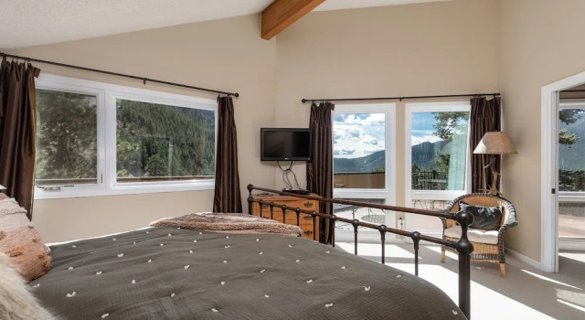 The Cedars Luxury  At Windcliff 5 Bedroom Home by RedAwning