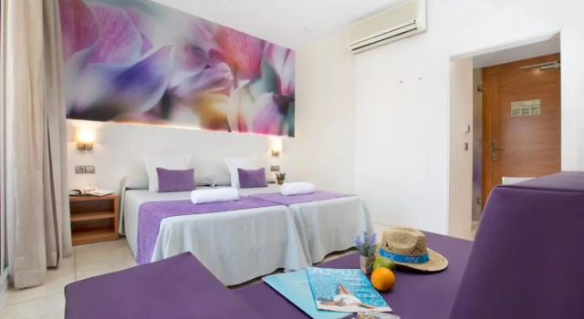 Трёхместный номер с балконом Sumus Hotel Monteplaya & SPA 4Sup