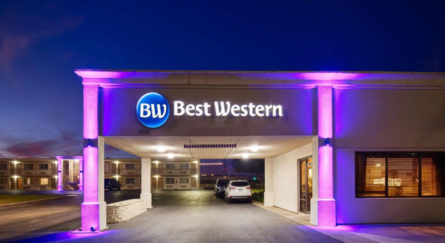 Кровать в общем номере Best Western Taylor Inn