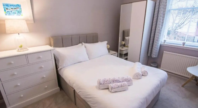 419 Luminous 2 Bedroom Apartment in the Heart of Edinburgh s Old Town, Забронировать Апартаменты/квартира Старый город Эдинбург, рядом с Национальный музей Шотландии