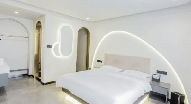 Люкс Luxury Three Kingdoms E-sports Smart Hotel (Shangqiu Zhecheng Chunshui Road Branch)