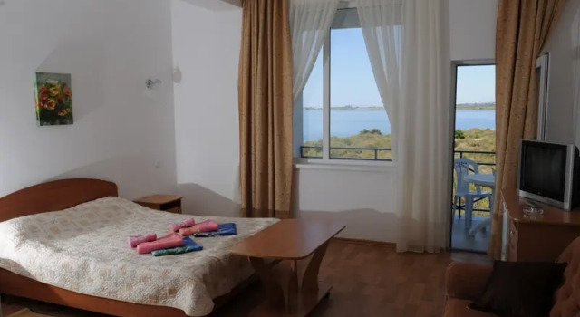 Меридиан (Иссык-Куль), Book Hotel Hoteller i Tamchy med pool, Swimmingpool