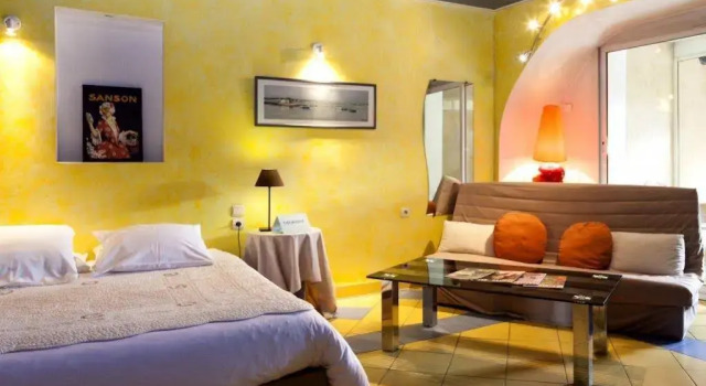 Logis Le Mas Et La Flambee Du Luberon, Book Hotel Venelles Carros