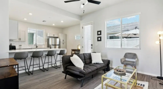 Коттедж Sunny Contemporary Home with Pool BBQ