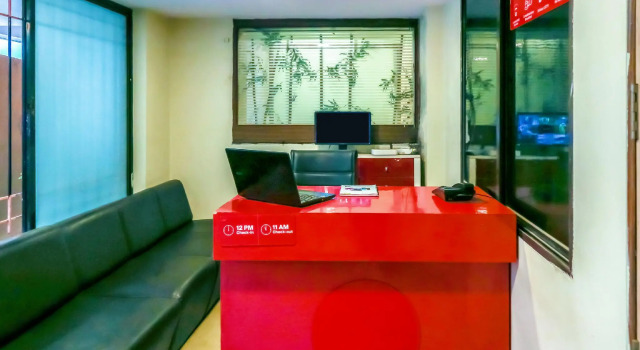 OYO Flagship 18270 Eon Studio Apartments