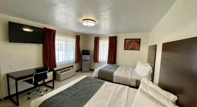 Четырёхместный номер Standard Roswell Inn