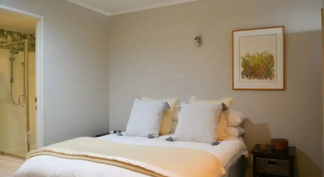 Uptown Top Floor Studio Apartment