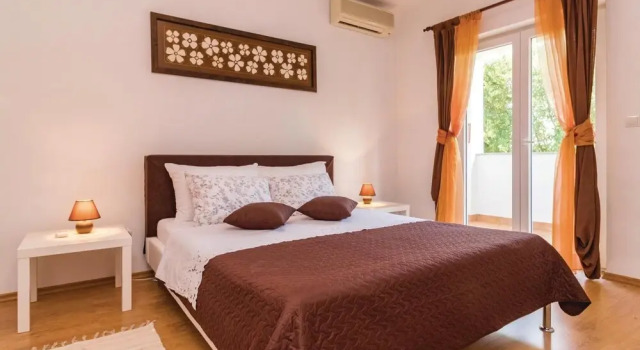 Amazing Home in Valtura With Wifi and 3 Bedrooms, Rezervovat Hotel Hotely v Pula Region s parkováním, Parkování