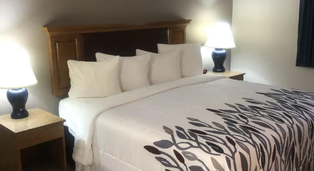 Номер Superior Red Roof Inn Lawrenceburg