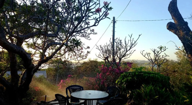 Коттедж J & Ellas Holiday House - 2 Bedroom, 2 Bathroom Home