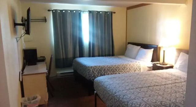 Четырёхместный номер Standard Shiny Motel