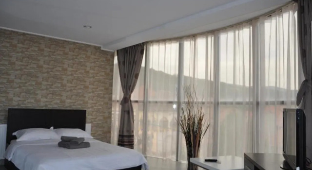 Yes Home, Rezerwuj Apartament Hotele w Carpathians - Romania z parkingiem, Parking