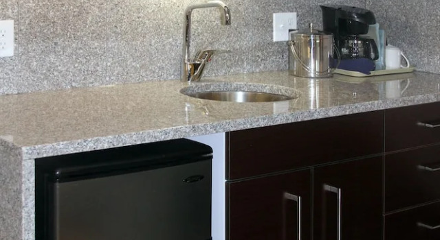 Четырёхместный люкс Red Lion Inn and Suites Victoria