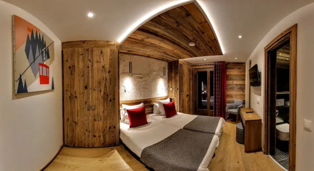 Трёхместное шале Les Chalets dAdelphine & SPA