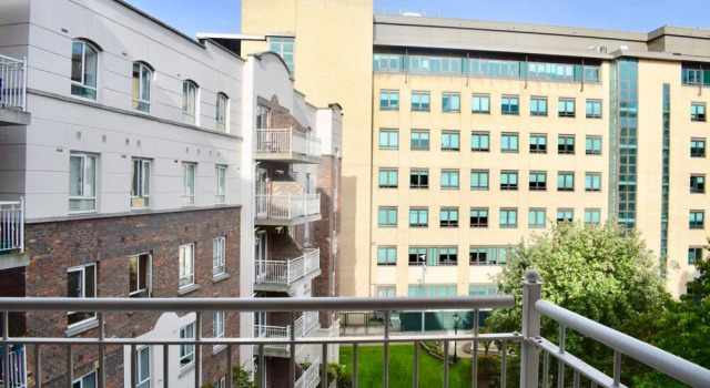 Peaceful 2 Bedroom Flat Beside Silicon Docks, Забронировать Отель Дублин Каунти Дублин, рядом с Стадион для собачьих бегов Шелбурн-парк