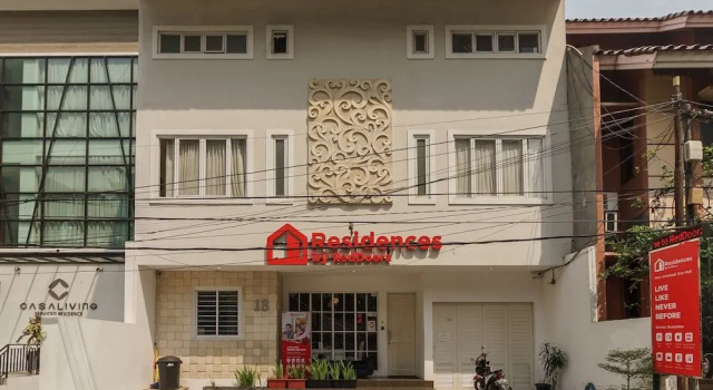 Residences by RedDoorz near Setiabudi One Mall, Забронировать Отель Сетиабуди Джакарта, рядом с Парк Таман Суропати