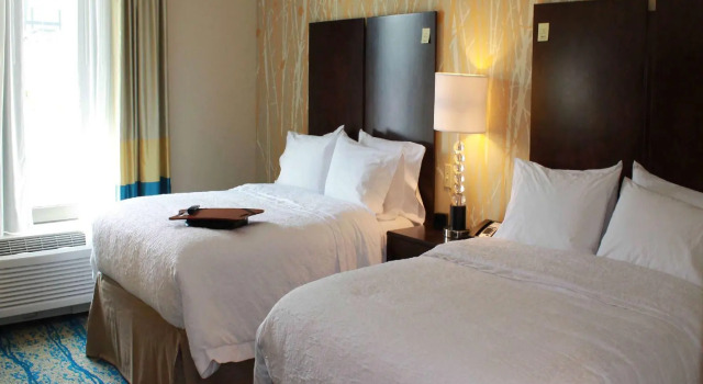 Четырёхместный номер Standard Hampton Inn & Suites Stroudsburg Pocono Mountains