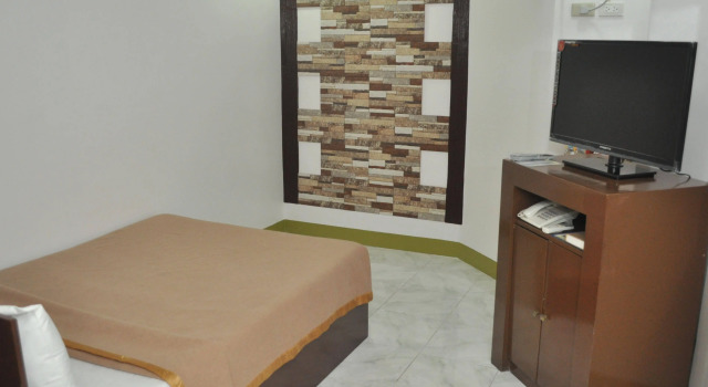 Oyster Plaza Hotel