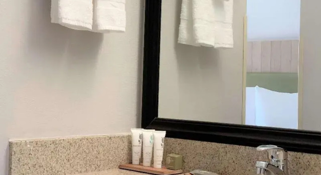 Четырёхместный люкс c 1 комнатой Country Inn & Suites by Radisson, Clarksville, TN