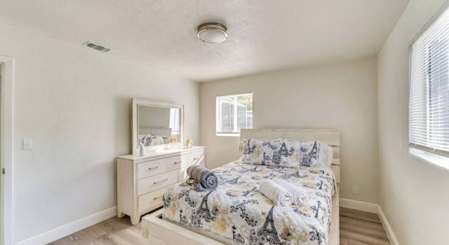 Game Room, Private Pool: South Daytona Home!, Забронировать Дом для отпуска Коттеджи Дейтона-Бич, Коттедж
