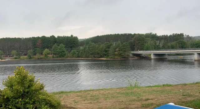 Четырёхместный семейный номер Standard с видом на озеро Algonquin Lakeside Inn