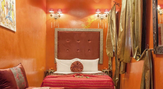 Dar Kamar Zamane - Adults Only