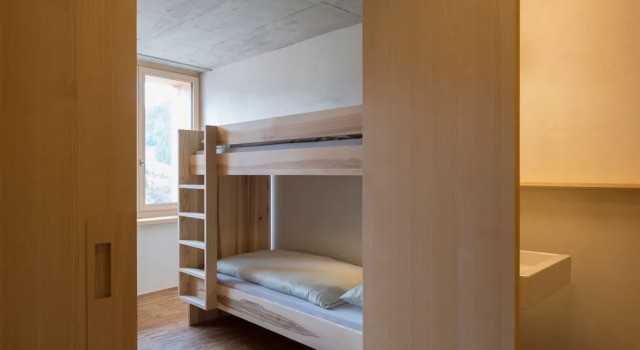 Кровать в общем номере (мужской номер) Saanen Gstaad Youth Hostel