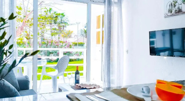 Seaview Friendly Holiday Home 10, Забронировать Отель Отели Плайя дель Инглес с бассейном, рядом с Экуменический храм Эль-Сальвадор, Бассейн