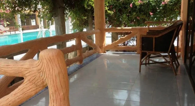 Бунгало с видом на бассейн Paradise Bungalows