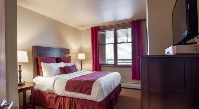 Zephyr Mountain Ski-In Ski-Out Condo, Забронировать Отель Винтер Парк Winter Park - Fraser, рядом с Лыжный подъёмник Discovery