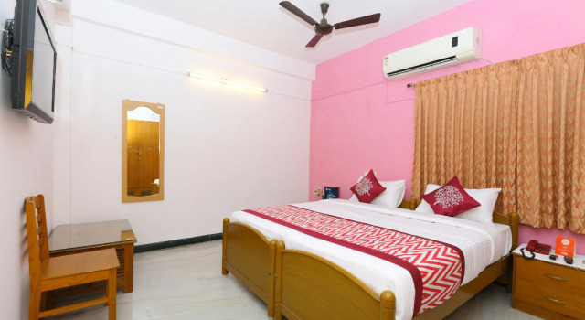 OYO 10018 Hotel AKS Shelter