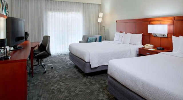 Четырёхместный номер Standard Sonesta Select Kansas City Airport Tiffany Springs
