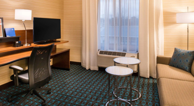 Двухместный люкс Fairfield Inn & Suites by Marriott Utica