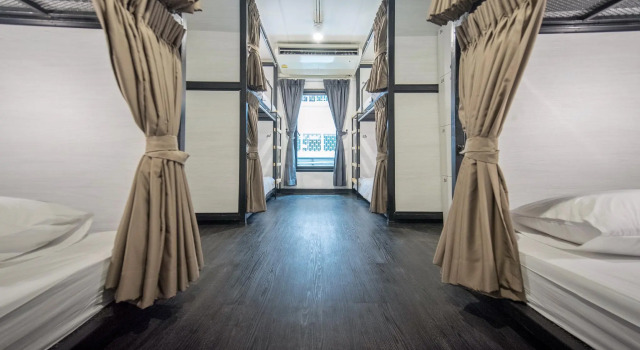 Кровать в общем номере (женский номер) Moon House Hostel
