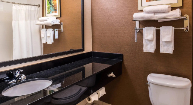 Четырёхместный номер Standard Fairfield Inn & Suites by Marriott Olean